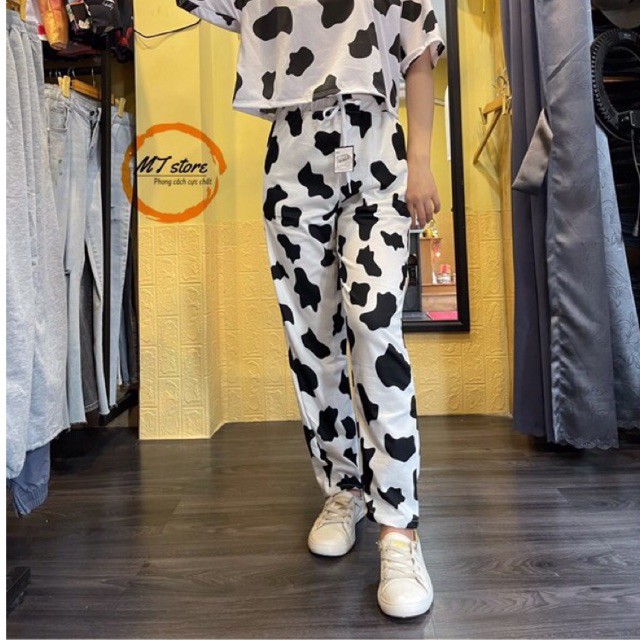 Quần Bò Sữa Ống Suông From Rộng Dáng Jogger In Họa Tiết Loang Bò Sữa Có Dây Rút Gấu Phong Cách Ulzzang | BigBuy360 - bigbuy360.vn