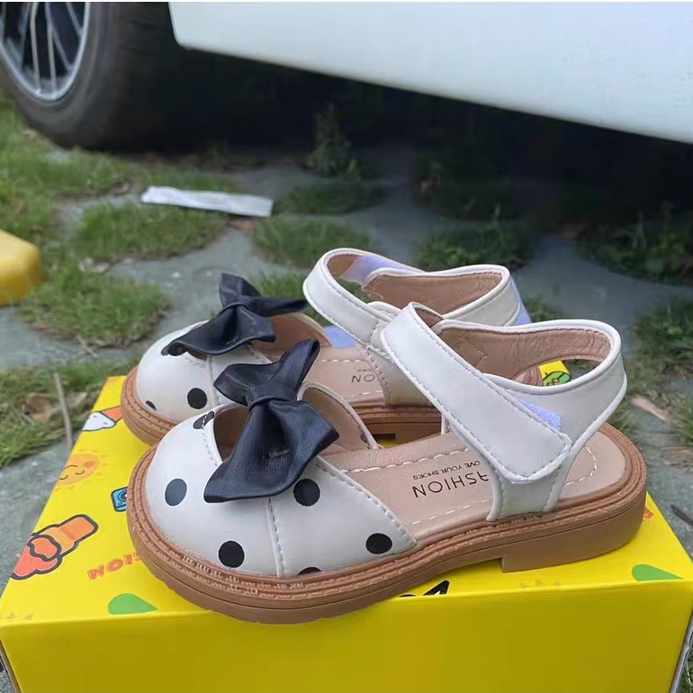 Giày búp bê bé gái, Giày sandal bé gái chấm bi quai dán phối nơ chất da PU mềm chống trơn trượt tốt 022