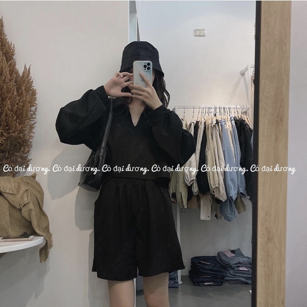 Set bộ áo croptop và quần đùi kiểu dáng Hàn Quốc