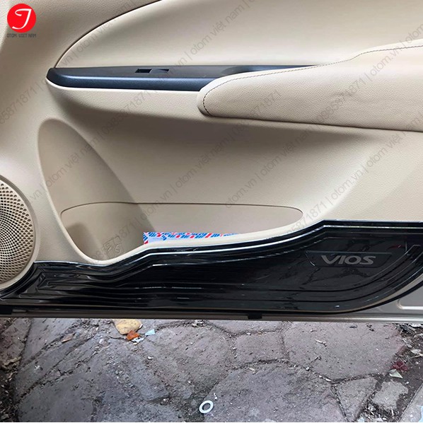 Ốp chống xước tapli cánh cửa titan Vios 2019, 2020, ốp màng loa Vios 2019 2020 Titan - hàng theo form xe - hàng cao cấp