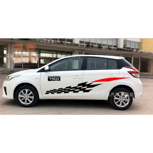 Tem dán sườn xe ô tô phong cách thể thao