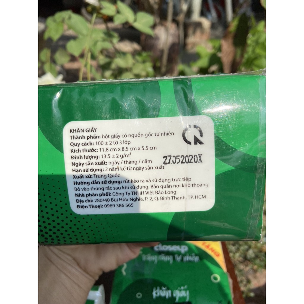 HÀNG KHUYẾN MẠI KHĂN GIẤY CAO CẤP CLOSEUP 100 TỜ KT 11.8X8.5X5.5CM