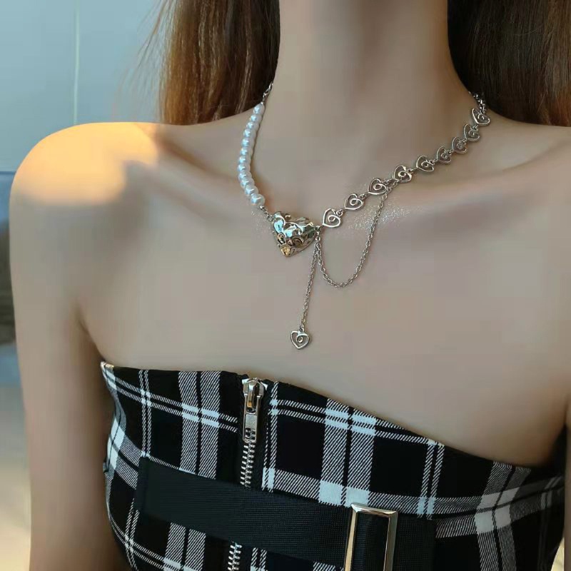 Vòng cổ Kim Loại Mặt Trái Tim Khắc Chữ brroa