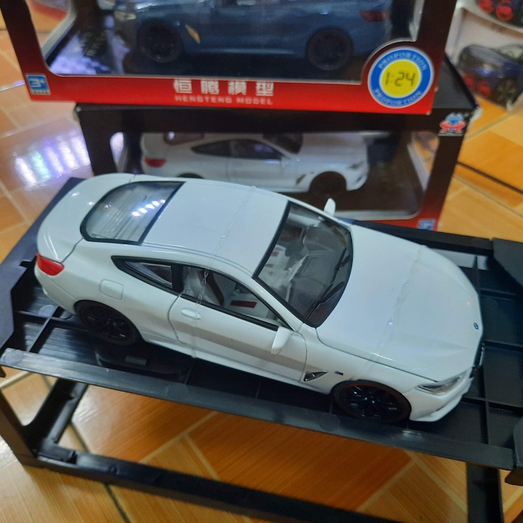 Đồ chơi xe ô tô BMW M8 mô hình cỡ lớn 1:24 xe bằng kim loại mở full các cửa