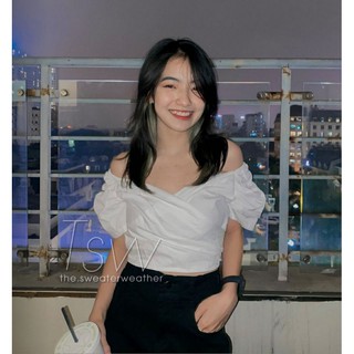 Áo croptop mặc được 2 kiểu trễ vai