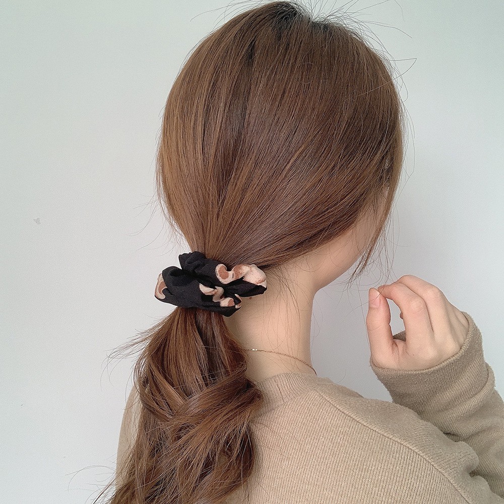 Dây cột tóc vải Scrunchies Hàn Quốc họa tiết gấu xinh xắn cho nữ