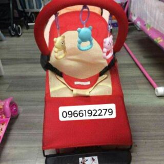 Ghế rung có đồ chơi cho bé