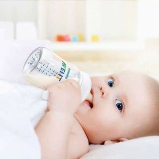 Bình sữa Philips Avent 260ml có tay cầm cho bé tiện lợi