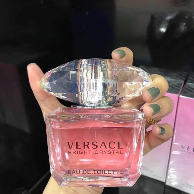 Nuoc hoa nu versace