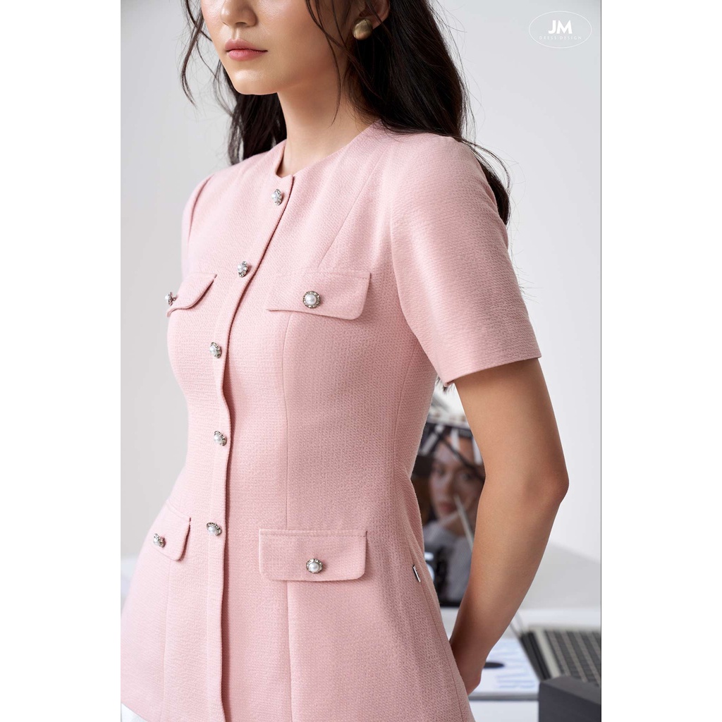 Áo Thiết Kế Cổ Tròn JM Dress Design Bốn Túi Ốp Đính Cúc, chất liệu Kate cao cấp, có đọ bền cao 2T30.2204S