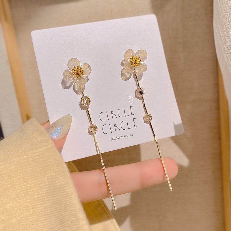 Khuyên tai hình bông hoa bằng acrylic màu trắng phong cách Hàn Quốc mới 2021