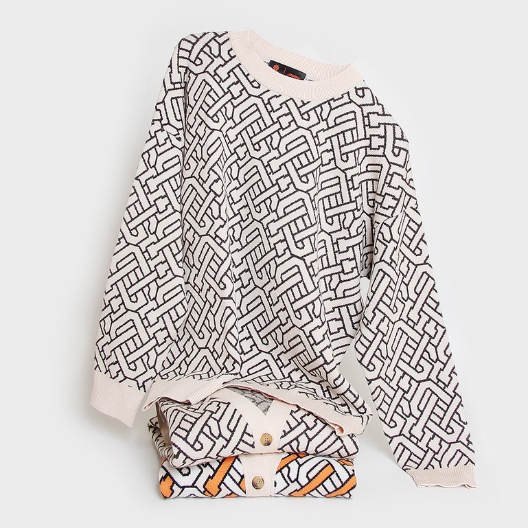 Áo sweater tay dài HUGU - Monogram - vải len, form rộng unisex