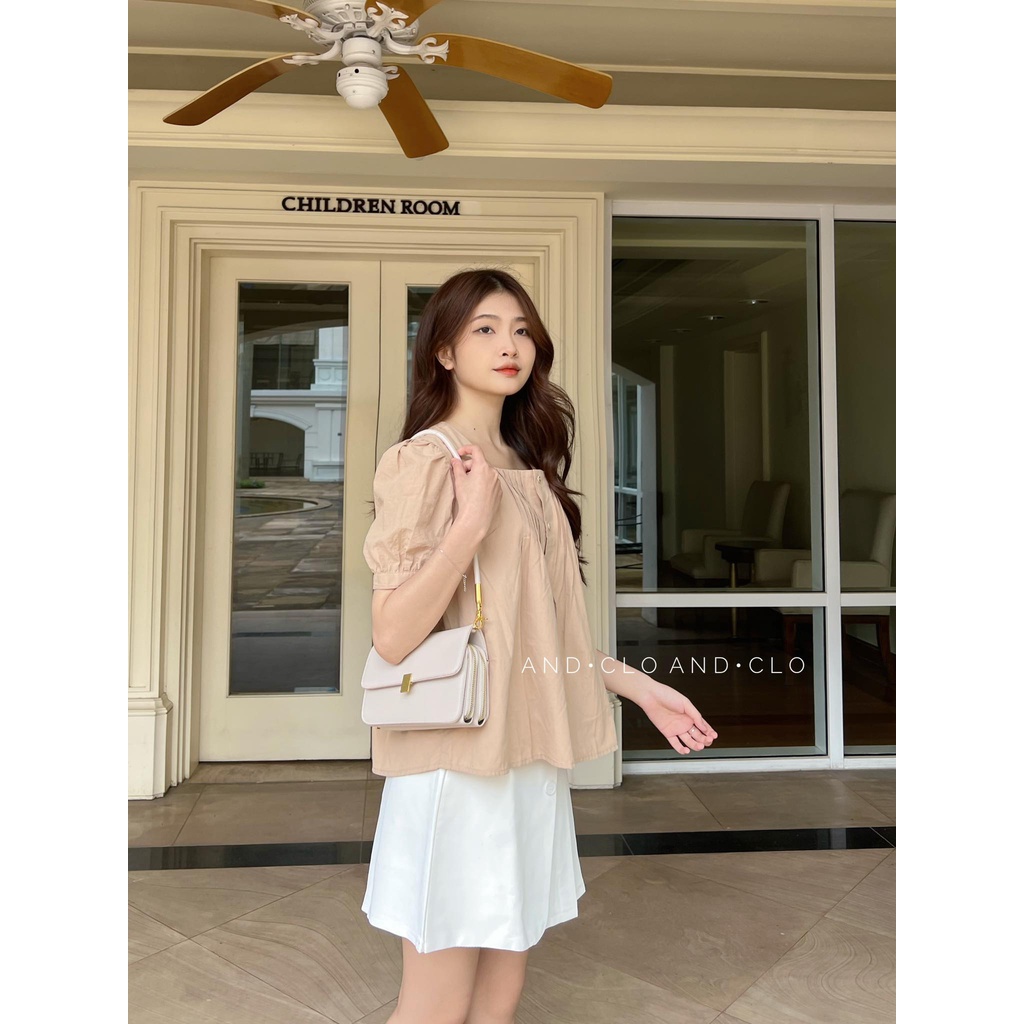 Áo cổ vuông xếp li