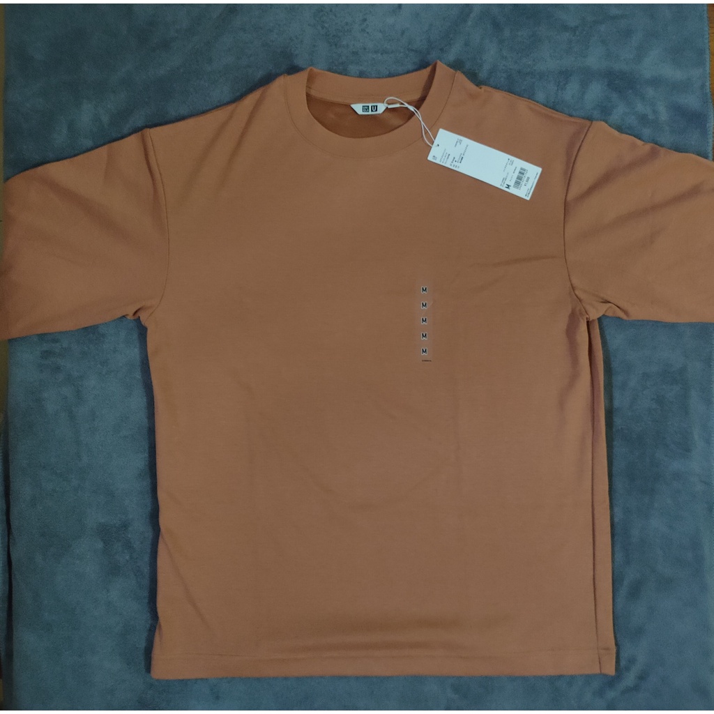 Áo Uniqlo UT Hồng đât trơn