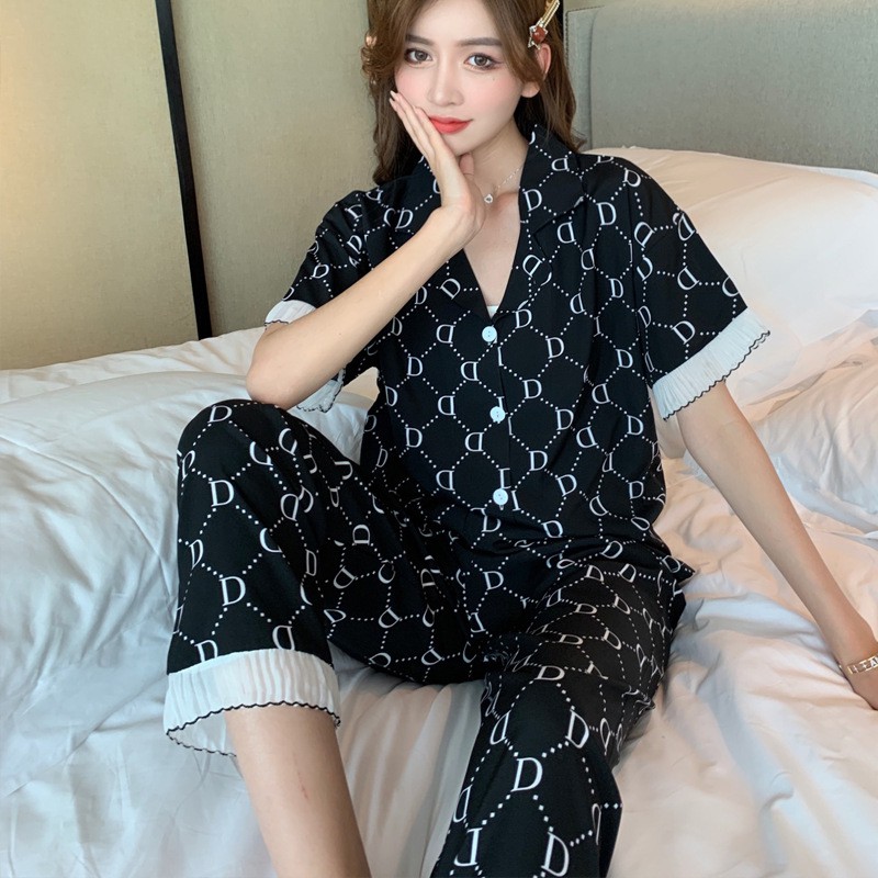 Pijama- Đồ Bộ Ngủ Áo Ngắn Quần Dài Vải Lụa Họa Tiết Chữ D Đen Trắng CDLP05