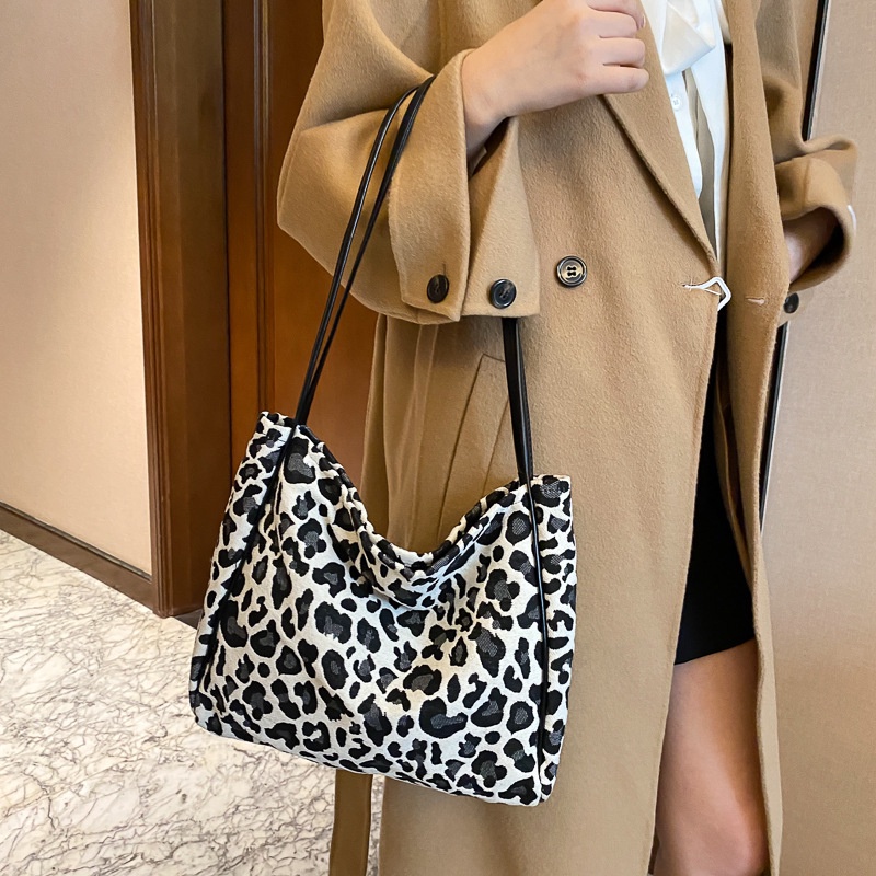 Túi Đeo Chéo Một Bên Vai Phong Cách Châu Âu Thời Trang Thu Đông 2022 Dành Cho Nữ