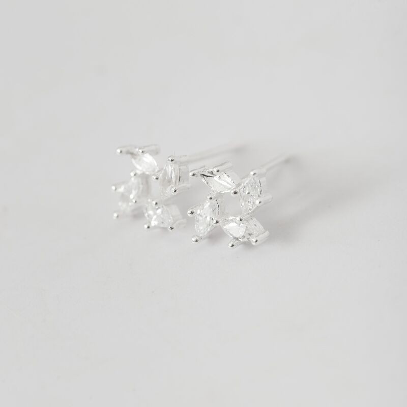 Khuyên tai bạc nữ kèm hộp đựng cao cấp Bling It phong cách hàn quốc đơn giản với thiết kế bốn hạt đá BIBT461