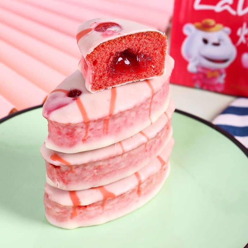 Bánh Bông Lan Lava Nhân Socola, Dâu Đài Loan Thơm Ngon