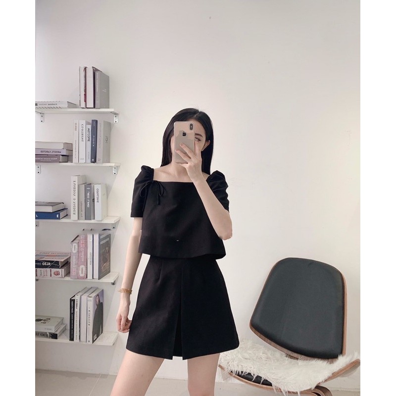 S328 Set Áo Cổ Vuông Chun Vai Dáng Croptop Phối Quần Short Xẻ Ống