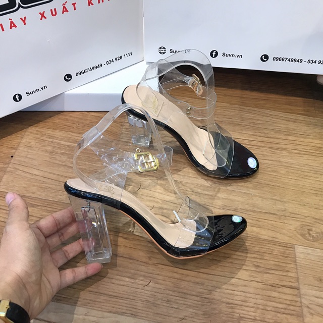 Sandal gót trong