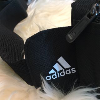 Túi đeo ngực Adidas