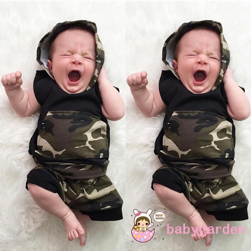 Set áo cộc tay có mũ + quần short họa tiết camo đáng yêu cho bé