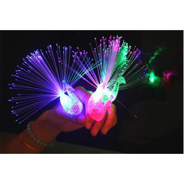 Đèn led đeo ngón tay hình chim công đa sắc màu độc đáo