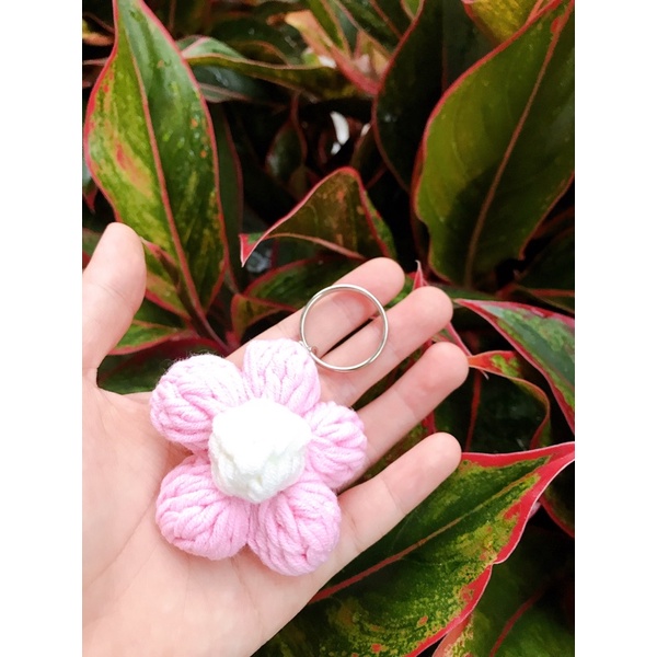 MÓC KHOÁ PIN CÀI BÔNG HOA LEN MÓC XINH YÊU- móc khoá handmade