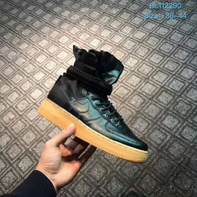 Giày Air Force 1 High đen đế vàng (ORDER)