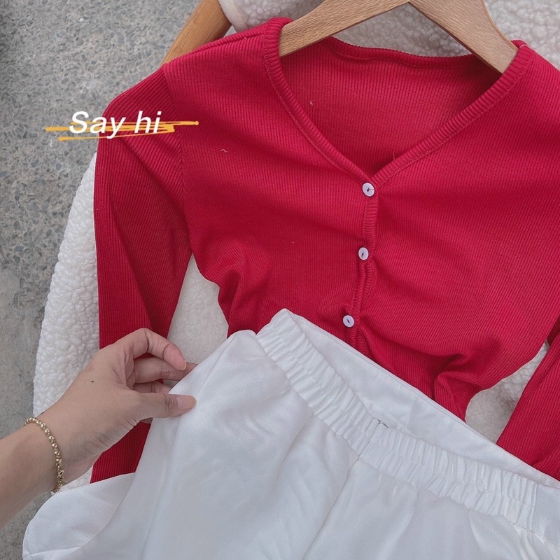SET ÁO ĐỎ GÂN TAY DÀI NÚT + CHÂN VÁY TRẮNG