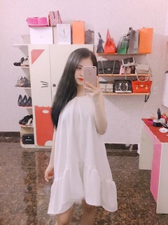 Đầm suôn cổ yếm hở lưng