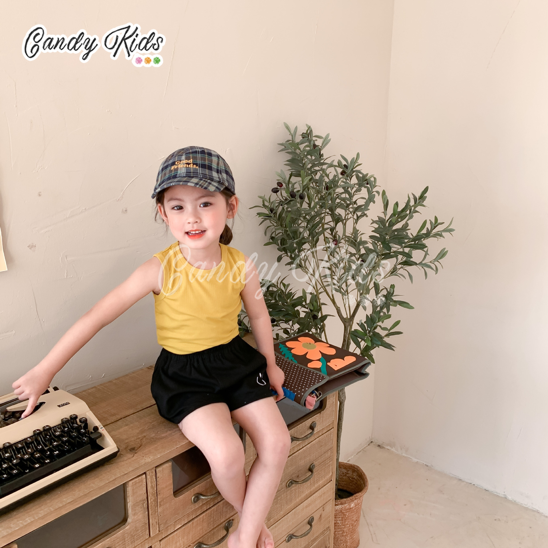 Quần Short Cotton Thêu Hình Mặt Cười Cho Bé 1-8 Tuổi