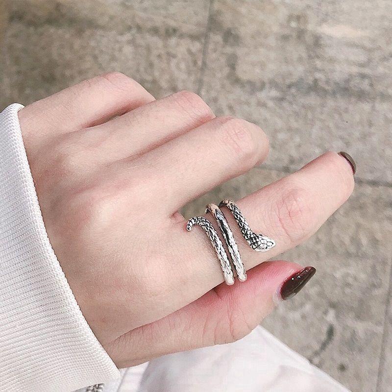 Nhẫn đeo ngón tay thiết kế kiểu con rắn phong cách retro cá tính thời trang dành cho nữ