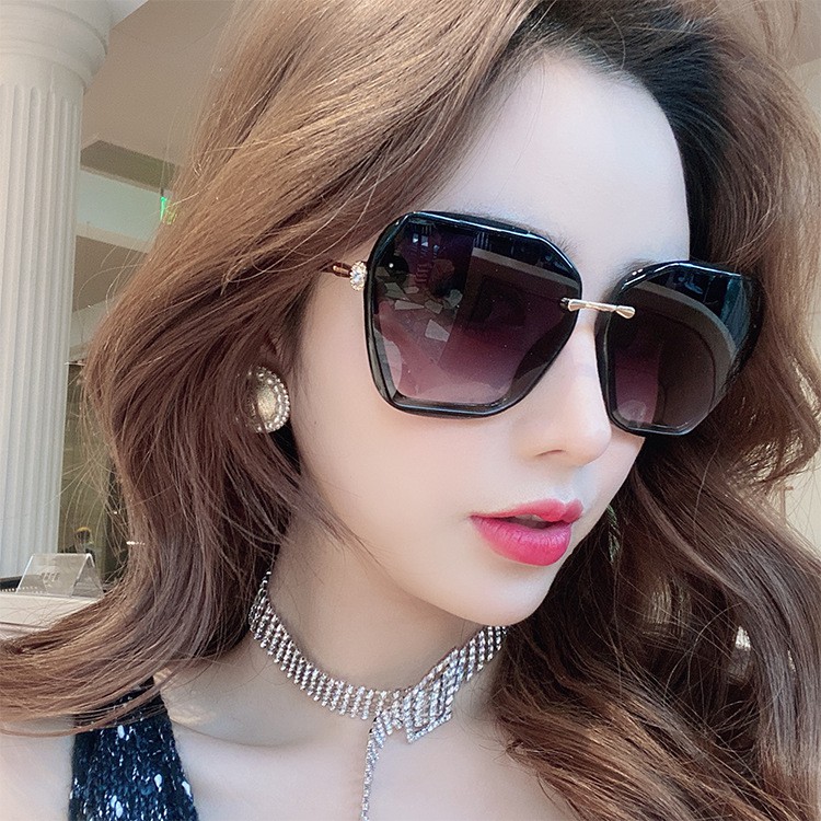 Kính Mát Đính Pha Lê Phong Cách Hàn Quốc