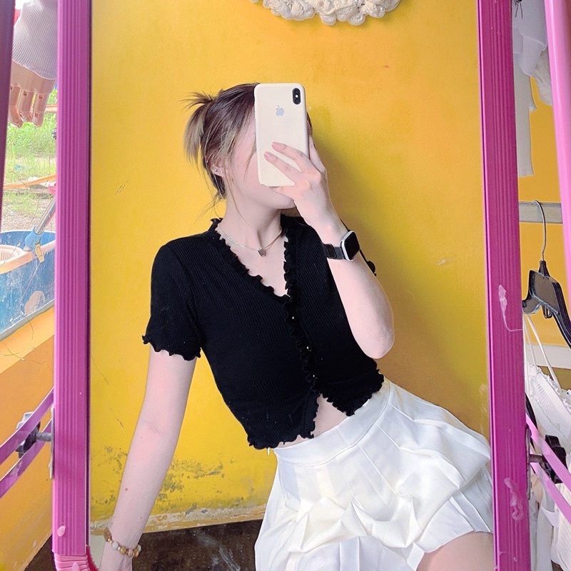 Áo Croptop Viền Bèo Cúc Bật (Ảnh thật) YUMI BÁN SỈ ⚡ Áo Croptop Tay Ngắn Bèo Thun Gân Co Giãn Cổ Chữ V | BigBuy360 - bigbuy360.vn