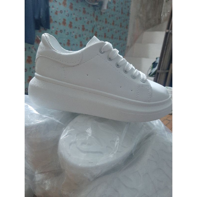 Giày thể thao nữ MC hàng xuất dư siêu nhẹ có 3 màu | BigBuy360 - bigbuy360.vn