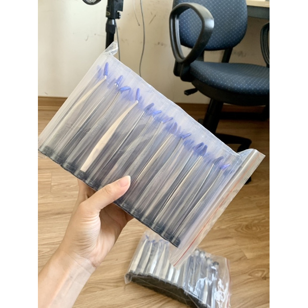 Nhíp HOA HỒNG ĐEN made in Japan