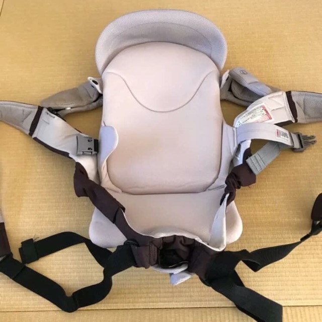 Địu Combi dành cho bé