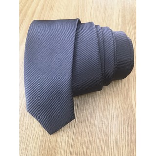 Cà vạt đen vân chéo chìm basic