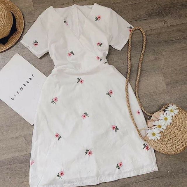 Đầm đắp chéo thêu hoa