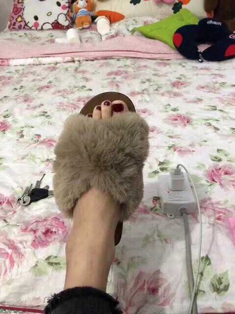 Dép lông quai chéo