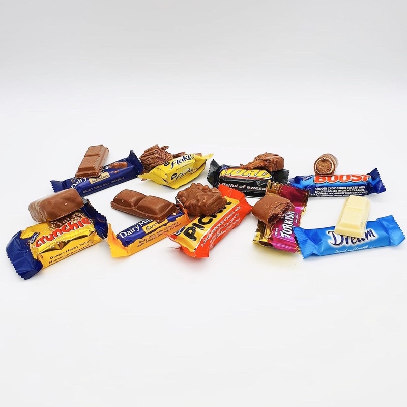 Kẹo Chocolate CADBURY FAVOURITES - nhập Úc