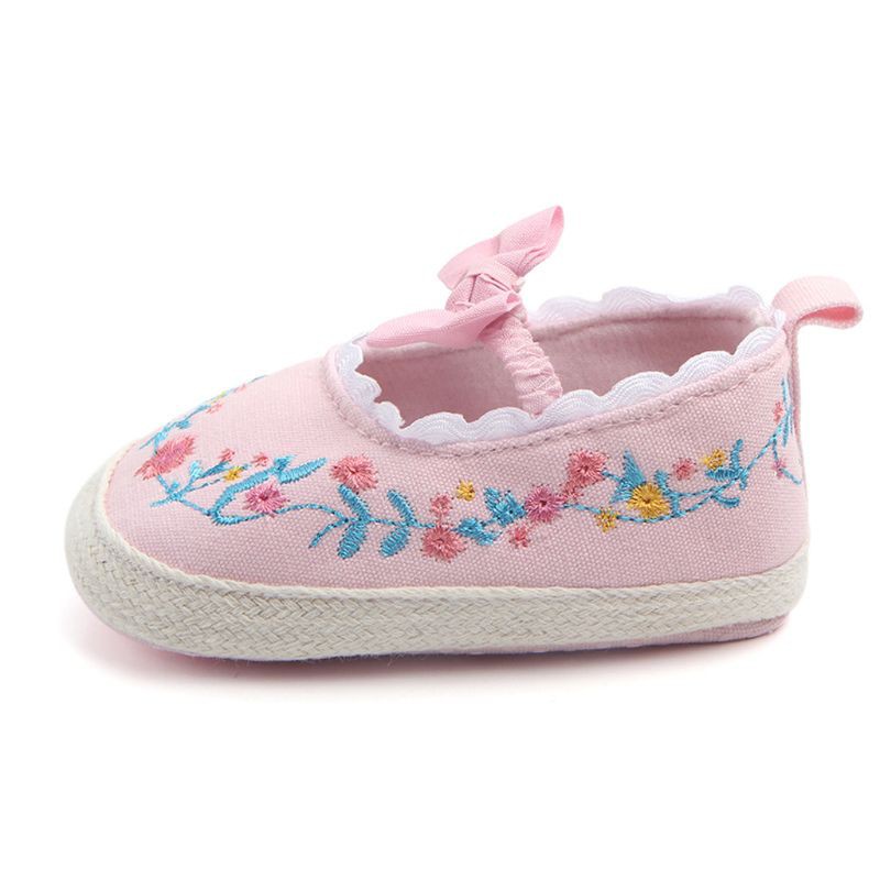 Giày thể thao thêu họa tiết xinh xắn dành cho các bé tập đi