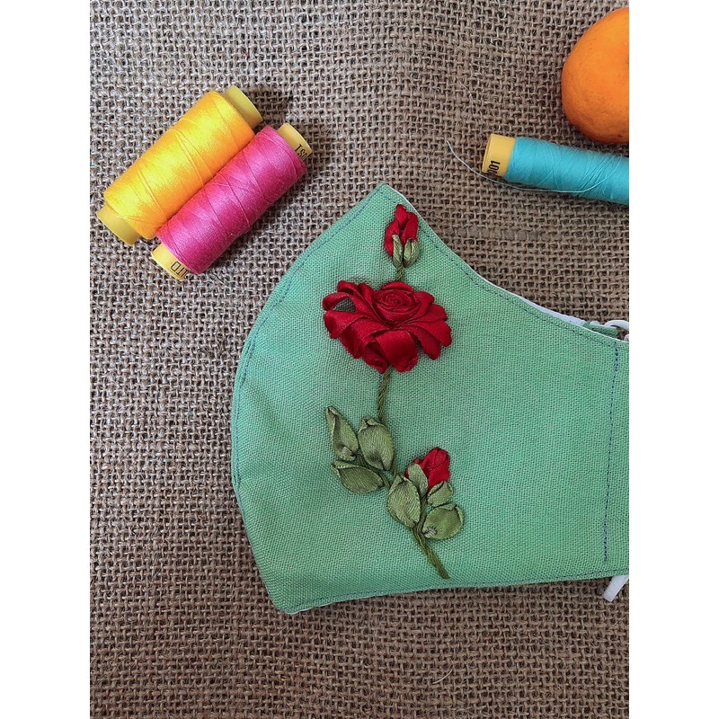 Khẩu trang thêu handmade