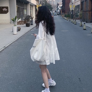 Váy sơ mi trắng đuôi cá bánh bèo