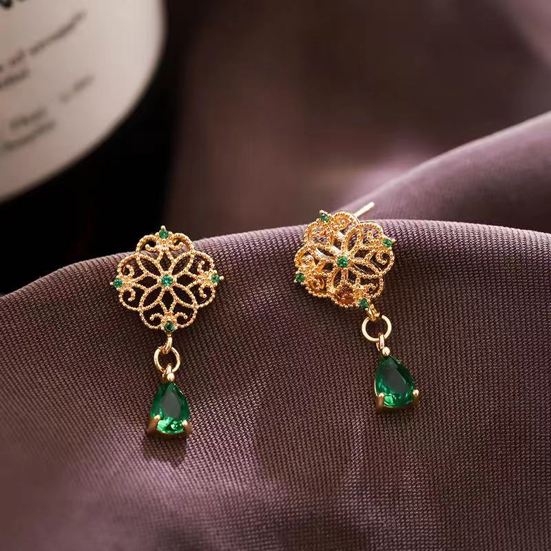 S925 Silver Needle European and American Retro Emerald Green Diamond Earrings Love Korean Version of the New Elegant and Fashionable Earrings