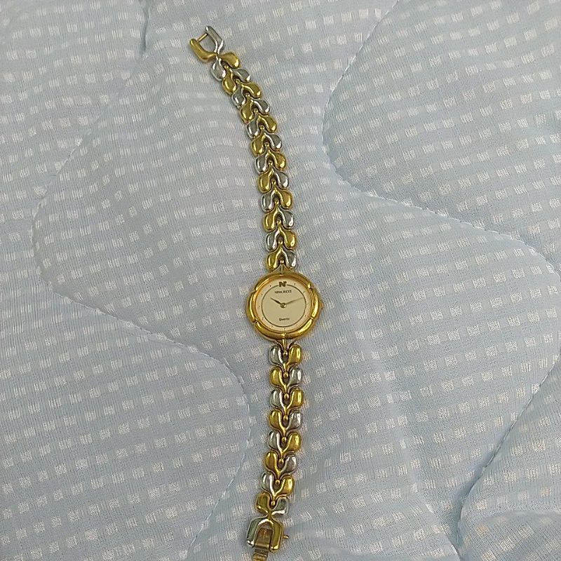 Đồng hồ nữ hiệu Nina Ricci