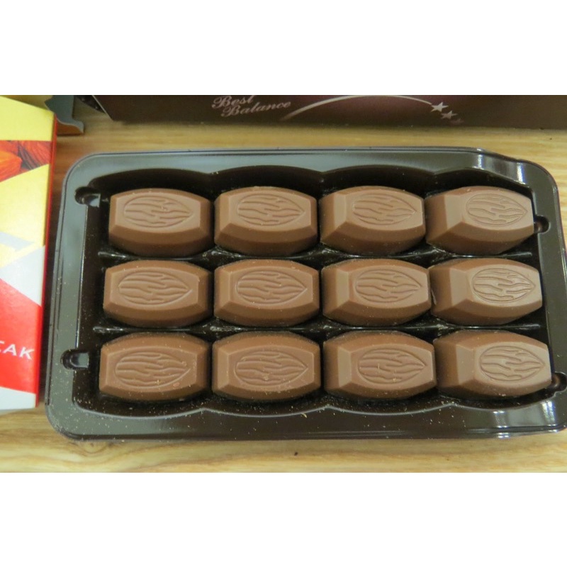 Chocolate Hạnh Nhân Glico Almond Peak 12 Viên