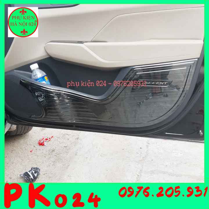 Bộ ốp tapli Accent 2018-2020 vân Titan chống xước va đập khi mở cửa và làm đẹp xe