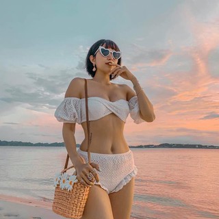 Bikini 2 Mảnh Cạp Cao Trễ Vai Xoắn Ngực - Màu Trắng, Đen [Vải Bơi Hàn Quốc]